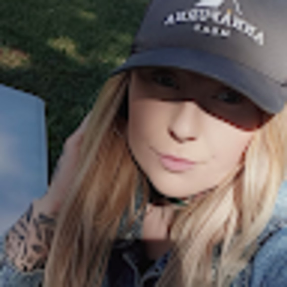 Meet your Posher, Jessica - Picture 1 of 1